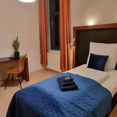 Bestvacation - Gaestehaus Mit 5 Einzel-, Doppelzimmern, 5 Baeder, 7 Betten- Kaffee- Und Teenische, Kostenlos Parken, Kueche, Aufenthaltsraum, Esstisch, Ruhig - Komplett Oder Einzeln Zu Vermieten Guest house 3*