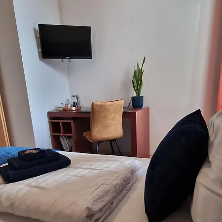 Bestvacation - Gaestehaus Mit 5 Einzel-, Doppelzimmern, 5 Baeder, 7 Betten- Kaffee- Und Teenische, Kostenlos Parken, Kueche, Aufenthaltsraum, Esstisch, Ruhig - Komplett Oder Einzeln Zu Vermieten 3* Meine