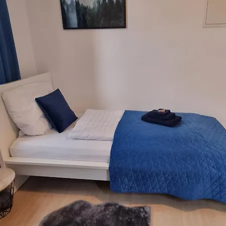 Bestvacation - Gaestehaus Mit 5 Einzel-, Doppelzimmern, 5 Baeder, 7 Betten- Kaffee- Und Teenische, Kostenlos Parken, Kueche, Aufenthaltsraum, Esstisch, Ruhig - Komplett Oder Einzeln Zu Vermieten Guest house