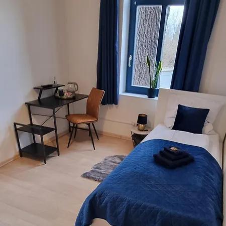 Bestvacation - Gaestehaus Mit 5 Einzel-, Doppelzimmern, 5 Baeder, 7 Betten- Kaffee- Und Teenische, Kostenlos Parken, Kueche, Aufenthaltsraum, Esstisch, Ruhig - Komplett Oder Einzeln Zu Vermieten