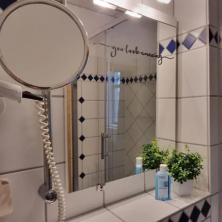 Guest house Bestvacation - Gaestehaus Mit 5 Einzel-, Doppelzimmern, 5 Baeder, 7 Betten- Kaffee- Und Teenische, Kostenlos Parken, Kueche, Aufenthaltsraum, Esstisch, Ruhig - Komplett Oder Einzeln Zu Vermieten Meine